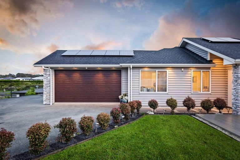 Photo of property in 8 Gemscott Crescent, Huapai, Kumeu, 0810