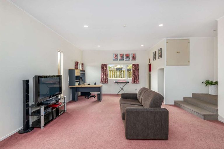 Photo of property in 135 Aviemore Drive, Highland Park, Auckland, 2010