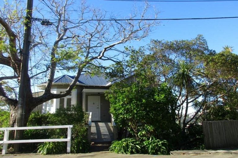 Photo of property in 43 Central Terrace, Kelburn, Wellington, 6012