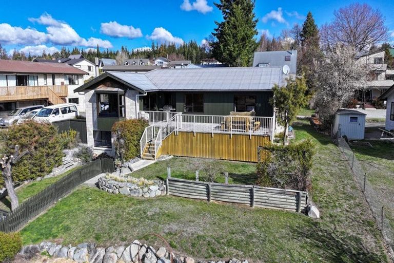 Photo of property in 5 Murray Place, Lake Tekapo, 7999