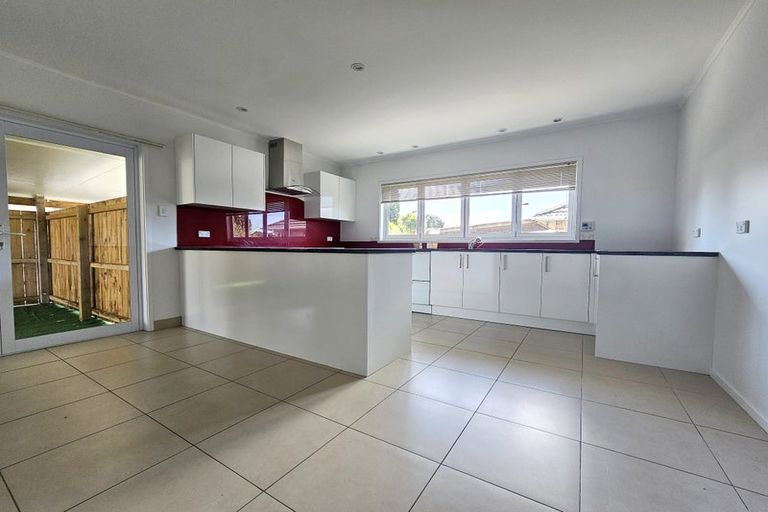 Photo of property in 90 Tirimoana Road, Te Atatu South, Auckland, 0602