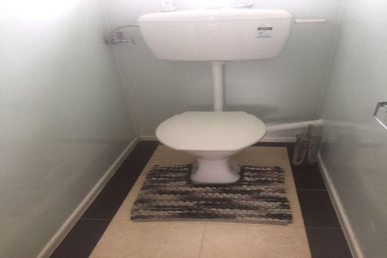 Photo of property in 2/1 Roseburn Place, Pakuranga, Auckland, 2010