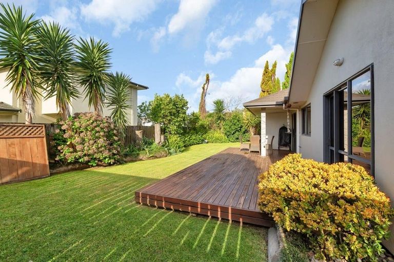 Photo of property in 18 Paradise Point Place, One Tree Point, 0118