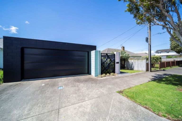 Photo of property in 51 Fitzroy Road, Fitzroy, New Plymouth, 4312
