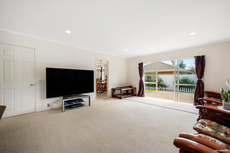 Photo of property in 22 Heyington Way, East Tamaki Heights, Auckland, 2016