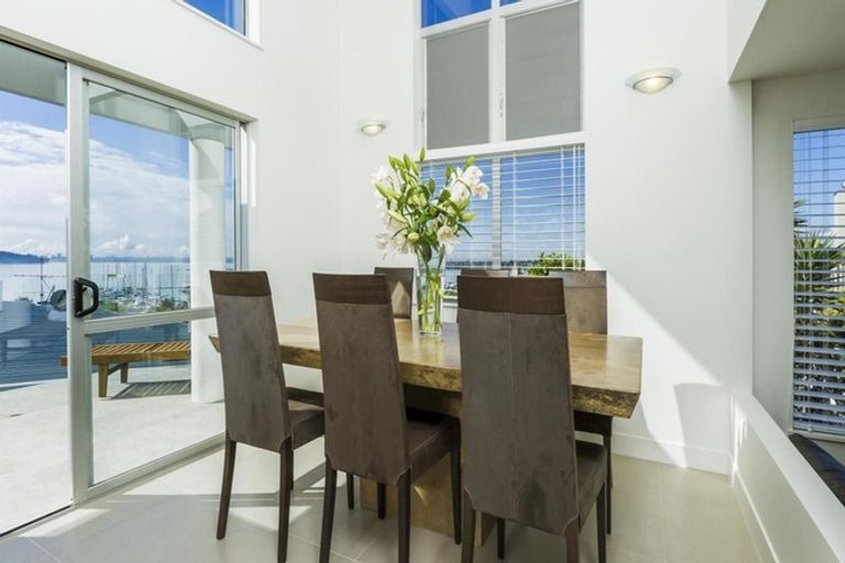 Photo of property in 15 Courtneys, West Harbour, Auckland, 0618