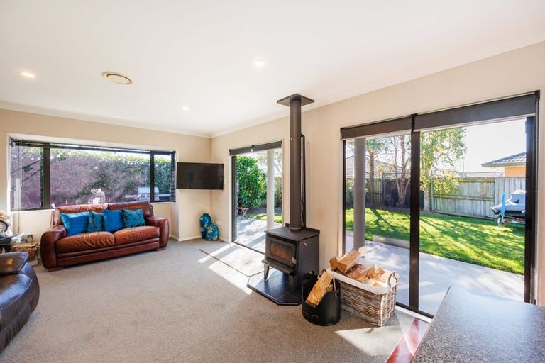 Photo of property in 3 Sunshine Place, Kelvin Grove, Palmerston North, 4414