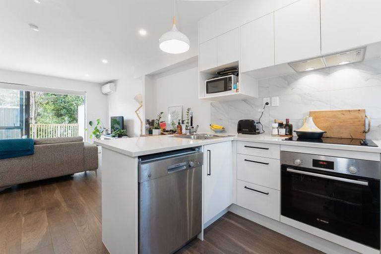 Photo of property in 53 Morihana Close, Glen Eden, Auckland, 0602