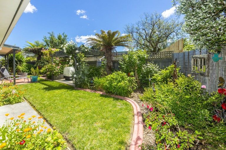 Photo of property in 6a Tui Grove, Elderslea, Upper Hutt, 5018