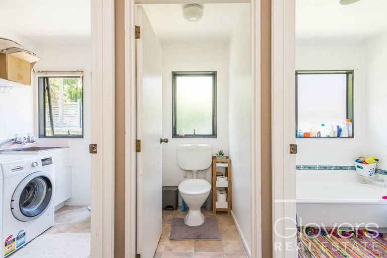 Photo of property in 31b Avonleigh Road, Green Bay, Auckland, 0604