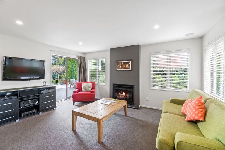 Photo of property in 96 Willowview Drive, Redwood, Christchurch, 8051