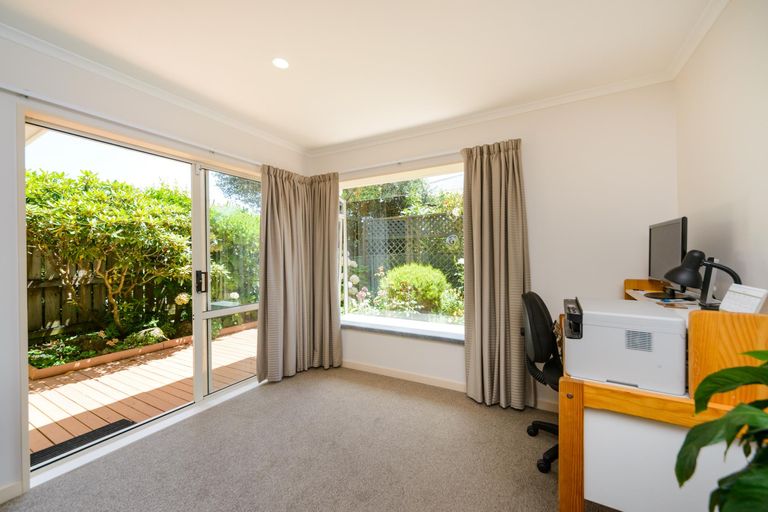 Photo of property in 3 The Glen, Hokowhitu, Palmerston North, 4410