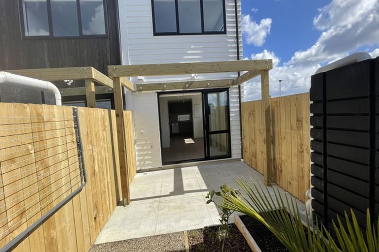 Photo of property in 9/5 Brandon Road, Glen Eden, Auckland, 0602