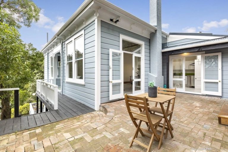 Photo of property in 60 Glenmore Street, Northland, Wellington, 6012