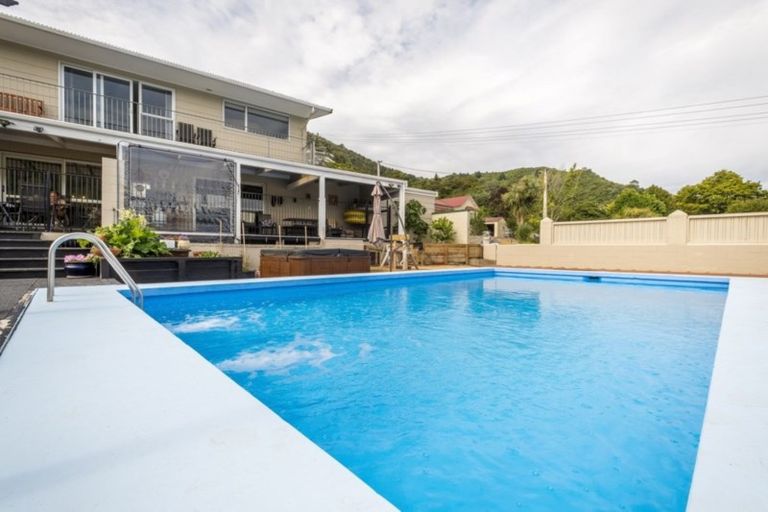 Photo of property in 4a Rutland Street, Picton, 7220