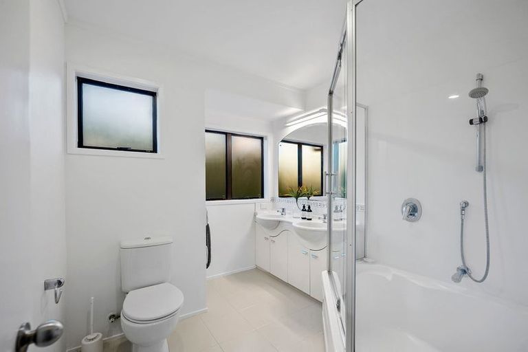 Photo of property in 92 Braemar Road, Castor Bay, Auckland, 0620