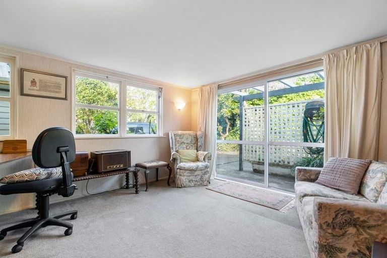 Photo of property in 1/290 East Coast Road, Forrest Hill, Auckland, 0620