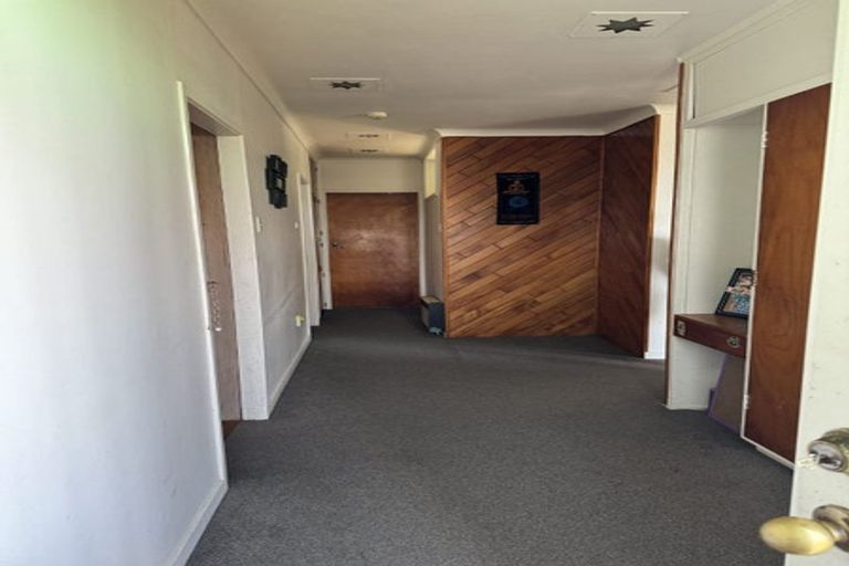 Photo of property in 17 Edgeworth Road, Glenfield, Auckland, 0629