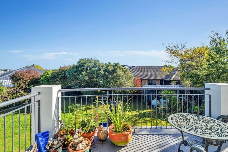 Photo of property in 20 Linkwater Way, Parklands, Christchurch, 8083