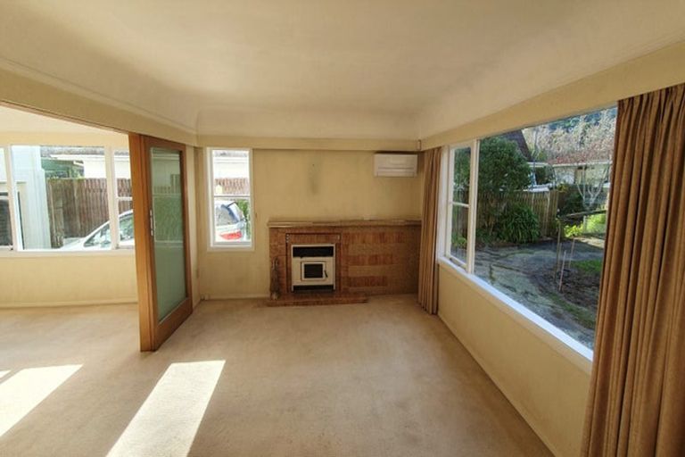 Photo of property in 21 Parkvale Road, Karori, Wellington, 6012