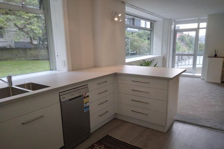 Photo of property in Jerningham Apartments, 20 Oriental Terrace, Oriental Bay, Wellington, 6011