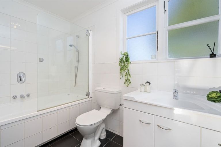 Photo of property in 5 Russell Street, Waterloo, Lower Hutt, 5011