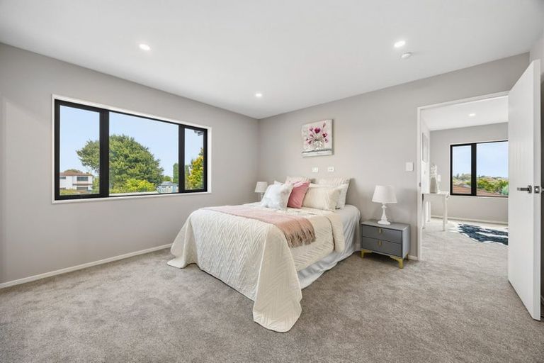 Photo of property in 60c Hutchinsons Road, Bucklands Beach, Auckland, 2014
