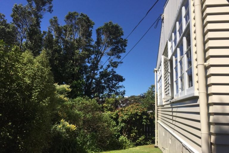 Photo of property in 11 Norfolk Street, Northland, Wellington, 6012