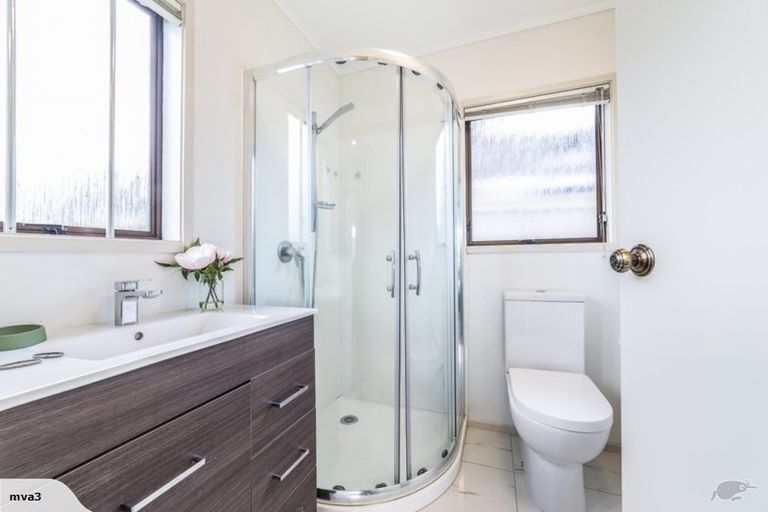 Photo of property in 24a East Coast Road, Milford, Auckland, 0620