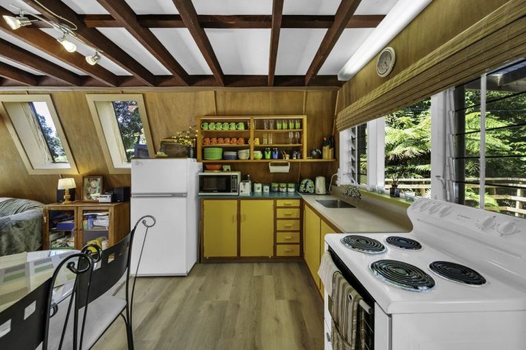 Photo of property in 37 Lake View Terrace, Moana, 7875