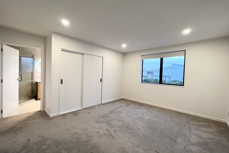 Photo of property in 15 Tahingamanu Road, Hobsonville, Auckland, 0616