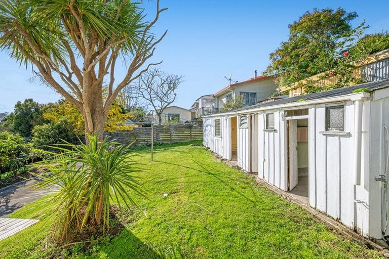 Photo of property in 22 Garfield Road, Helensville, 0800