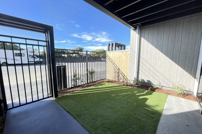 Photo of property in 2/231 Marine Parade, New Brighton, Christchurch, 8061