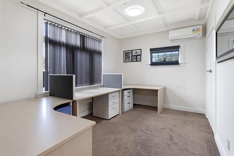 Photo of property in 3208a Great North Road, New Lynn, Auckland, 0600