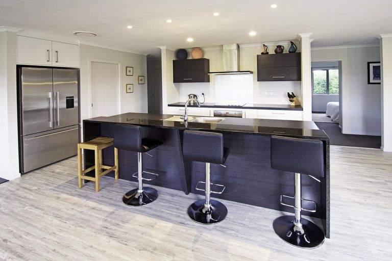 Photo of property in 6 Valkyrie Close, Carterton, 5713