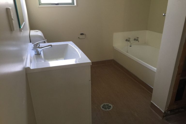 Photo of property in 203 Sturges Road, Henderson, Auckland, 0612