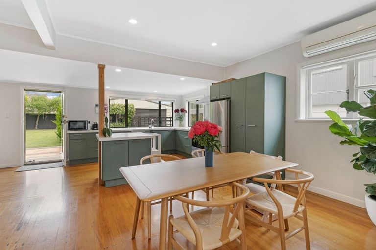 Photo of property in 88 Walmer Road, Point Chevalier, Auckland, 1022