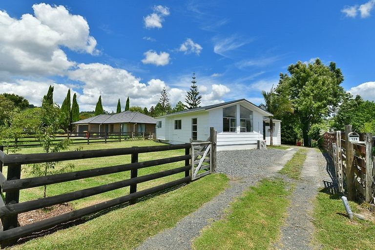 Photo of property in 129 Awaroa Road, Helensville, 0800