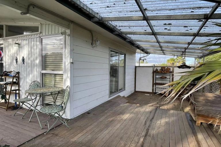 Photo of property in 108 Kemp Road, Massey, Auckland, 0614