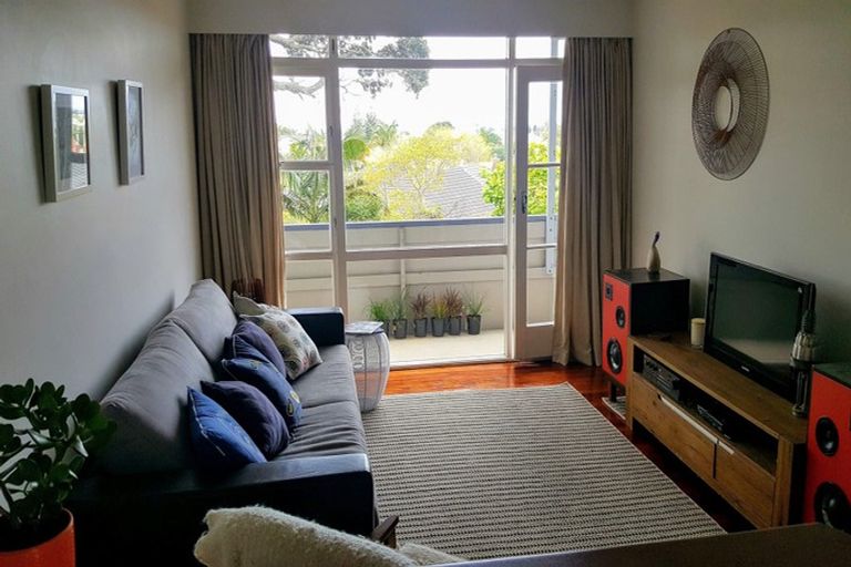 Photo of property in 5/77 Old Lake Road, Narrow Neck, Auckland, 0624