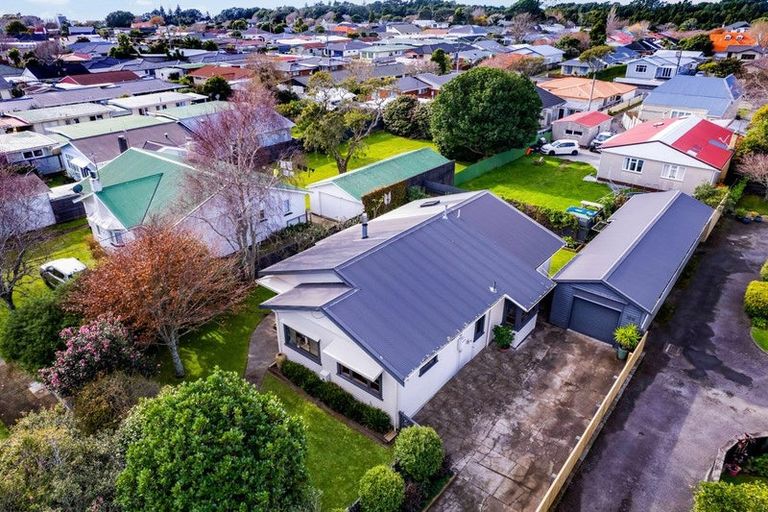 Photo of property in 37 Ballance Street, Lower Vogeltown, New Plymouth, 4310