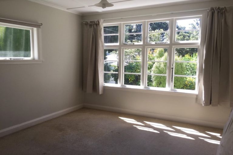 Photo of property in 11 Norfolk Street, Northland, Wellington, 6012