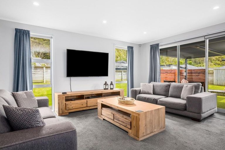 Photo of property in 48 Banks Boulevard, Whitby, Porirua, 5024