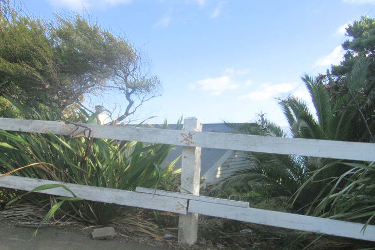 Photo of property in 37 Mahina Road, Mahina Bay, Lower Hutt, 5013