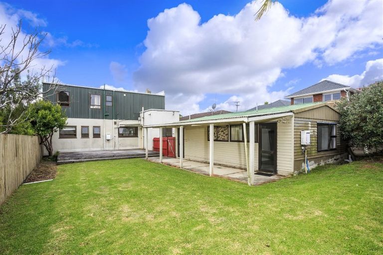Photo of property in 15 Westwell Road, Belmont, Auckland, 0622