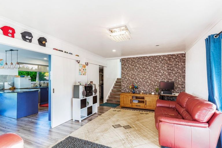 Photo of property in 28 Vina Place, Massey, Auckland, 0614