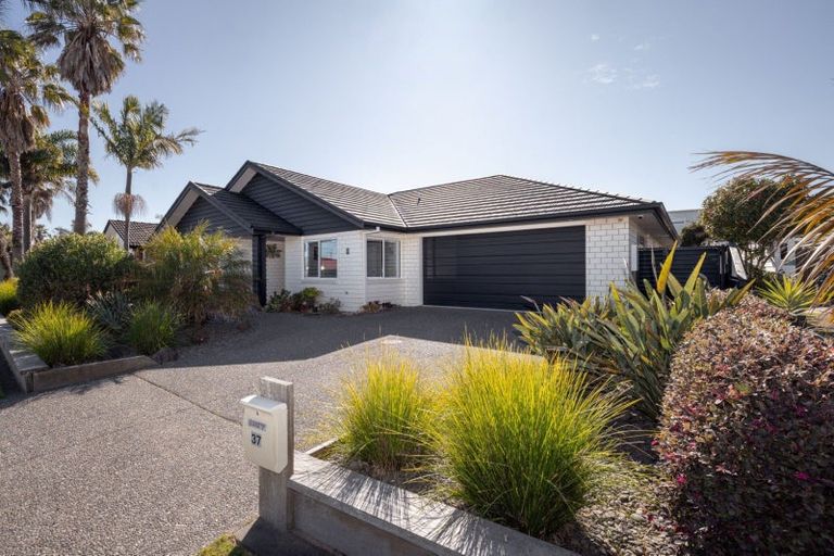 Photo of property in 37 Santa Monica Drive, Papamoa Beach, Papamoa, 3118