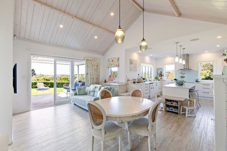 Photo of property in 51 Coutts Way, Fitzherbert, Palmerston North, 4410