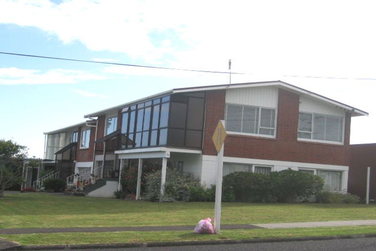 Photo of property in 1/36 Exmouth Road, Northcote, Auckland, 0627