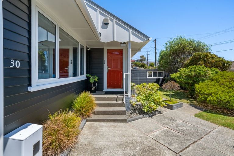 Photo of property in 30 Beazley Avenue, Paparangi, Wellington, 6037